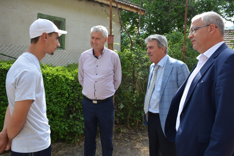 Народните представители от БСП за България Иван Генов и Николай