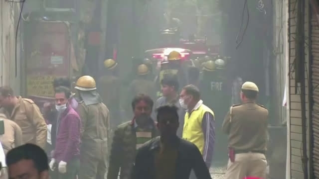 Най малко 30 души са загинали при пожар във фабрика в