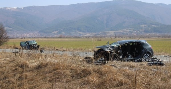 4-ма души загинаха след тежка катастрофа на пътя Пловдив –