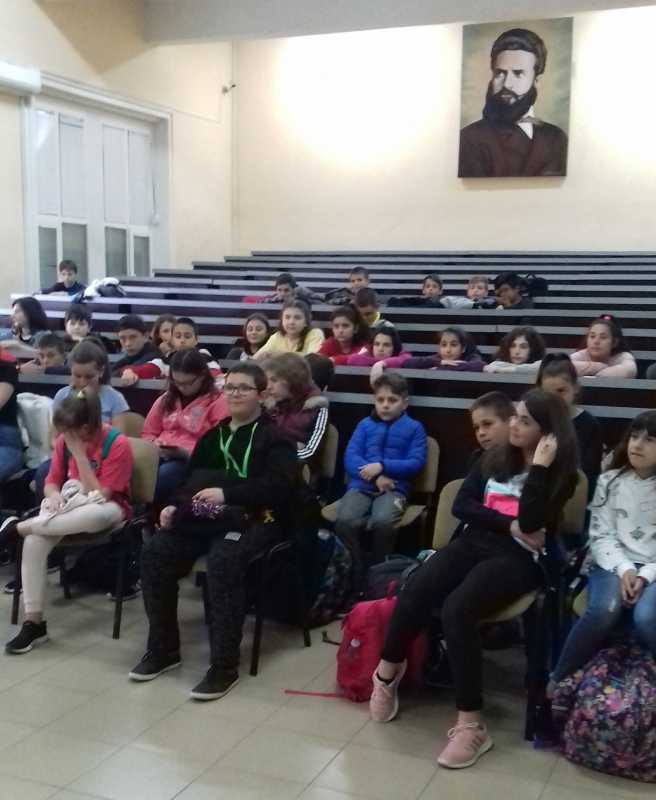 Средно училище Христо Ботев Враца проведе кампания за превенция трафика