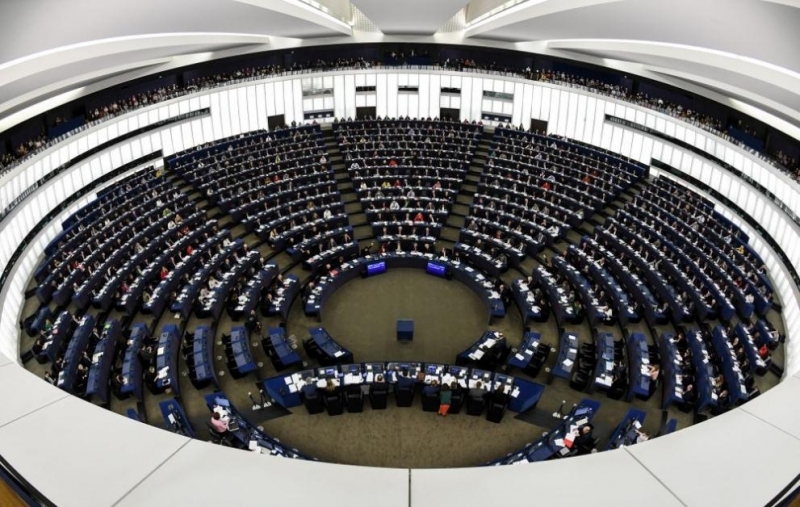 В гласуваната днес резолюция Европейският парламент ЕП осъжда категорично едностранната