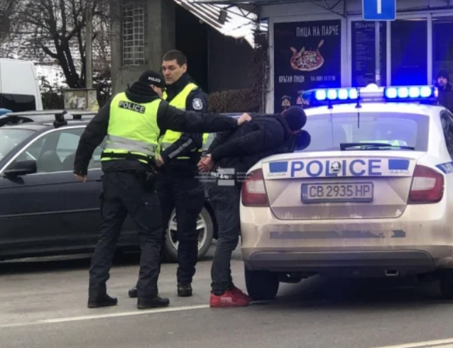 Шофьор бе задържан след зрелищна гонка с полицията в София, пише