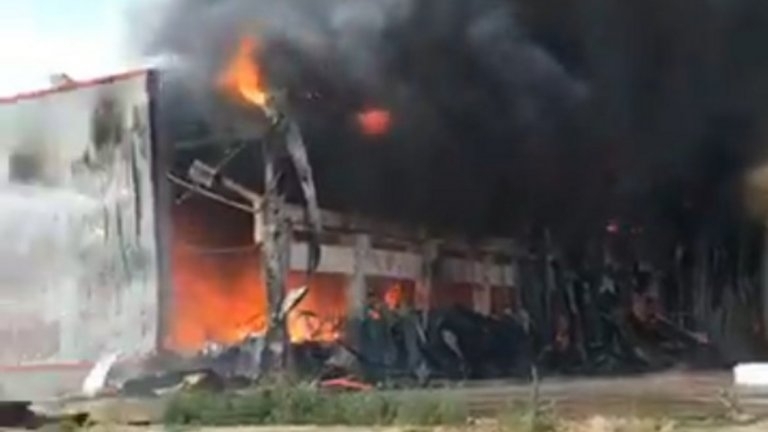 Огромен пожар вилня в склад в Козлодуй, съобщиха от МВР.
