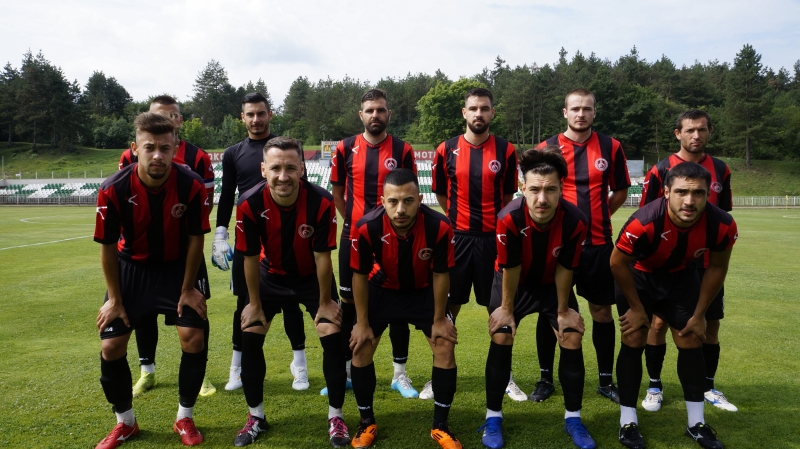 ОФК Локомотив Мездра загуби като домакин с 1 3 от Балкан