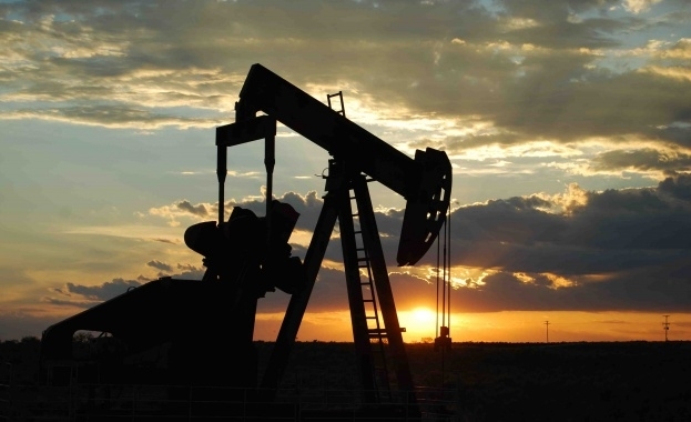 Петролът поскъпва към най високите си нива за настоящия месец на
