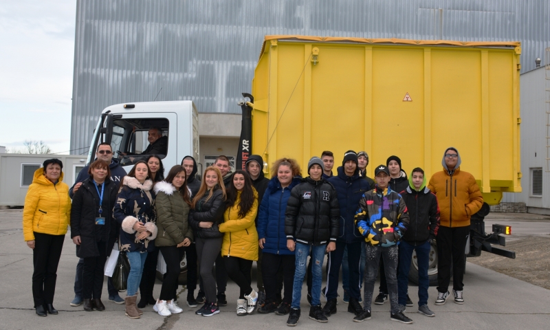 Група ученици от ПГЯЕ Игор Курчатов посетиха на 30 януари
