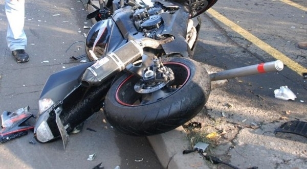Моторист пострада при пътен инцидент в района на кръговото кръстовище при