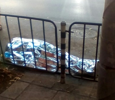Труп на мъж лежи на бул Мария Луиза в София Тялото