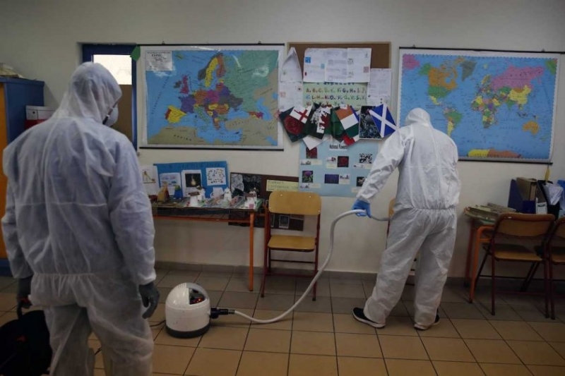 Десетки училища спират работа в Гърция заради случаи на заразяване