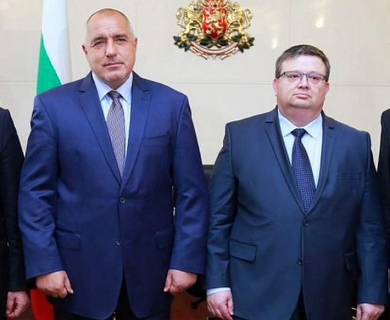 Премиерът Бойко Борисов и главния прокурор Сотир Цацаров се прикриват