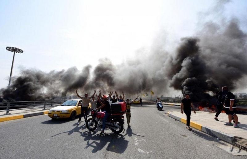 Протестиращи срещу властта в Ирак блокираха нефтено находище, докато политическите