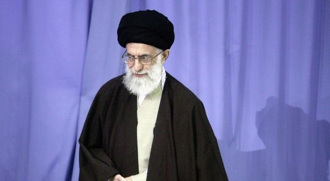 Начело на САЩ стоят пълни идиоти каза иранският духовен водач