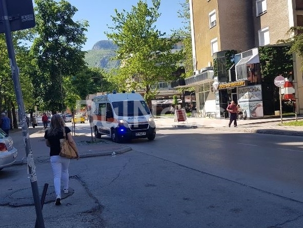 Линейка долетя в центъра на Враца заради човек в тежко