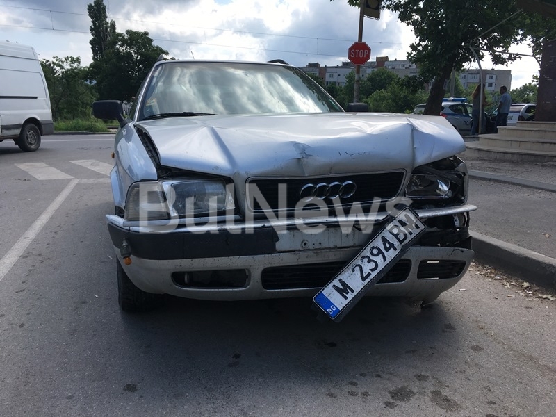 Три коли се нанизаха във верижна катастрофа във Враца, видя