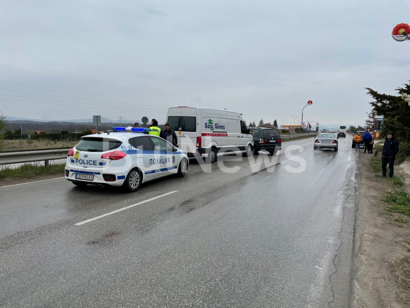 Верижна катастрофа спря движението на главен път Е 79 между Враца