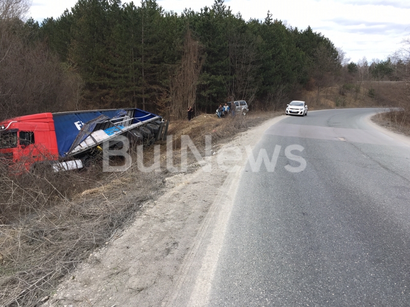 Български ТИР е катастрофирал на международния път Е 79 край Враца