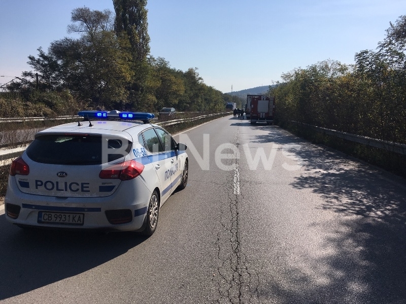 Тежка катастрофа е затворила международен път Е 79 между Враца и