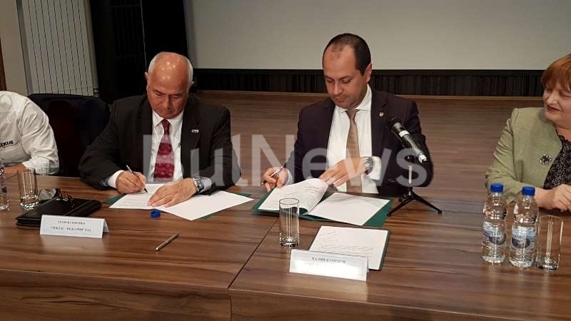Днес кметът на община Враца Калин Каменов подписа договор с