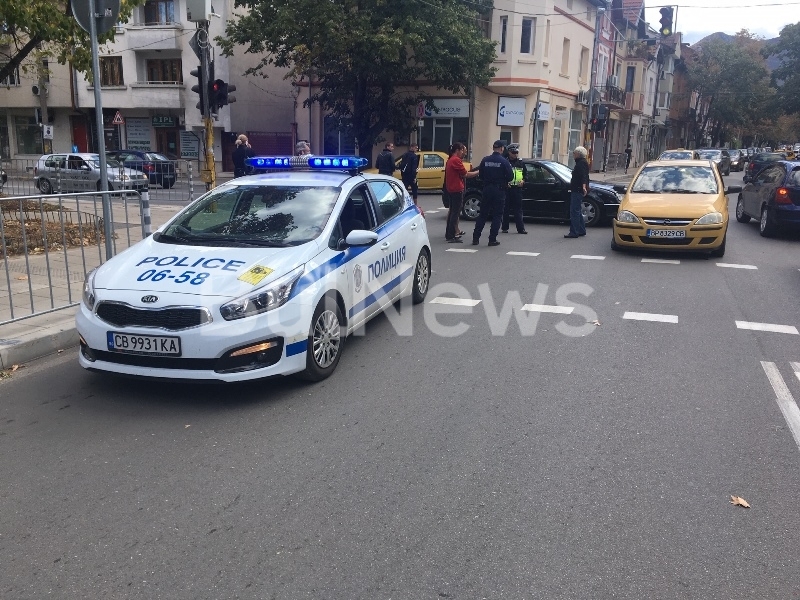 Катастрофа между две коли затапи натоварено кръстовище във Враца видя