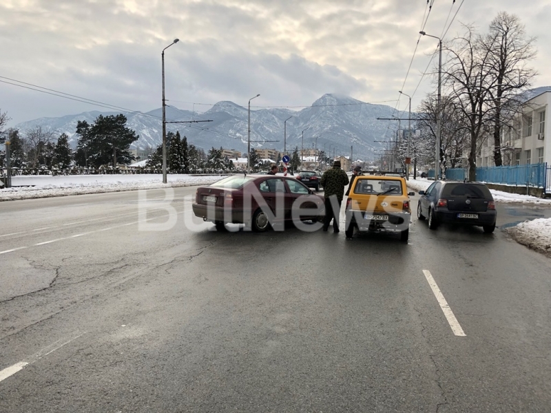 Катастрофа е станала на натоварен булевард във Враца видя само