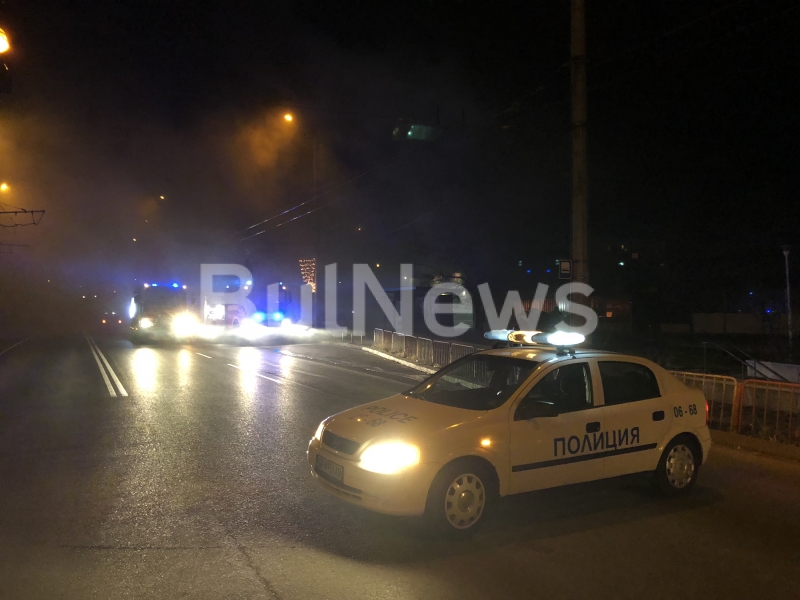 Голям пожар е избухнал преди минути във Враца, видя първо