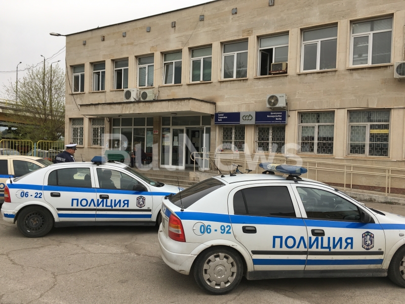 Служителка на КАТ Враца е била заловена с контрабадни цигари