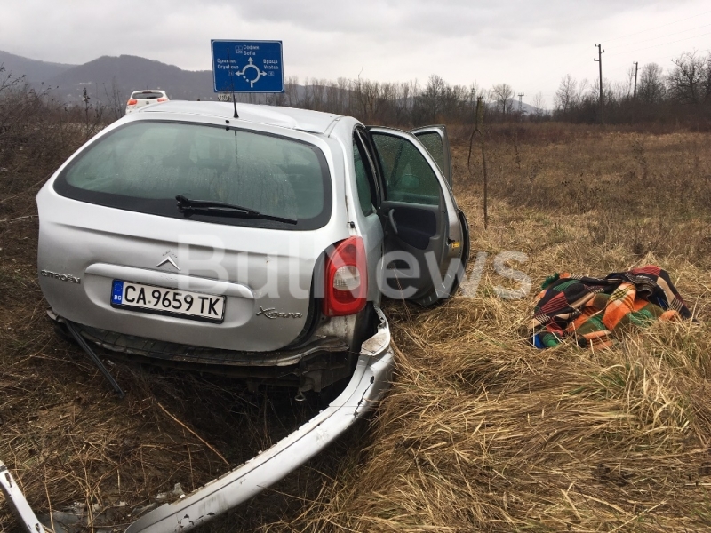 Лек автомобил Ситроен Ксара е катастрофирал на обхода на Враца
