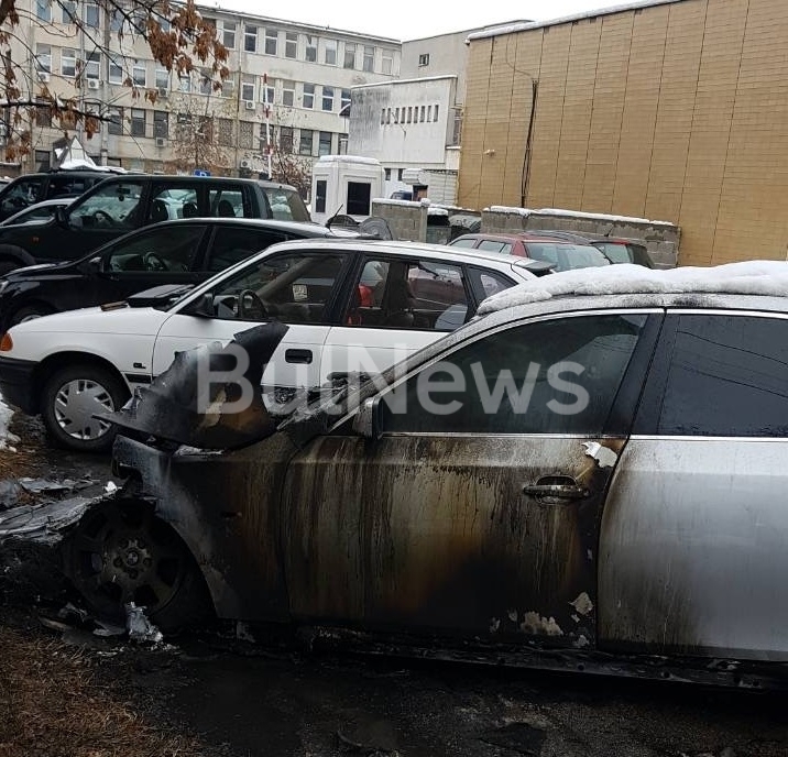 Информационна агенция BulNews bg се сдоби с кадри на запалената кола