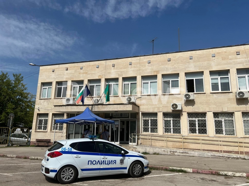 Полицай е бил нападнат тази сутрин пред КАТ във Враца,
