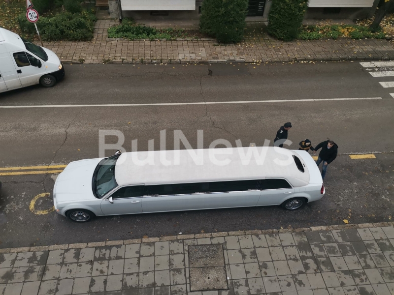 Огромна лимузина пристигна във Враца по случай 50 годишен юбилей видя