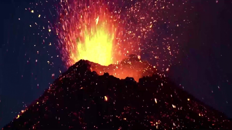 След четиригодишна пауза основният кратер на вулкана Етна се събуди