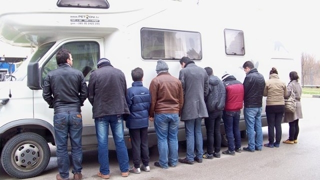 Турските власти са разкрили групи от общо 104 нелегални мигранти