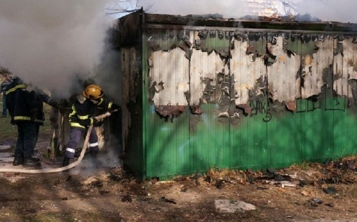 Пожар е избухнал днес във фургони в оранжериен комплекс в Раменския