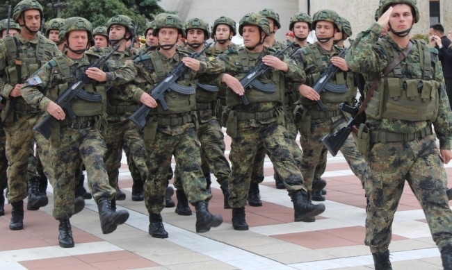 58% от българите са готови да защитят страната си с