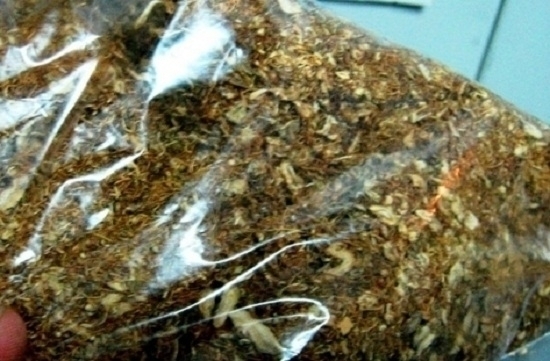 Пакети с общо 1.200 кг нарязан тютюн и 100 къса