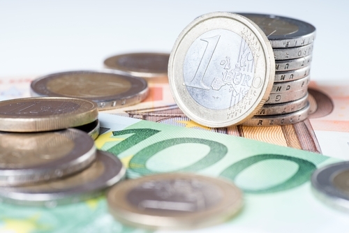 Курсът на еврото спадна под прага от 1 24 долара в