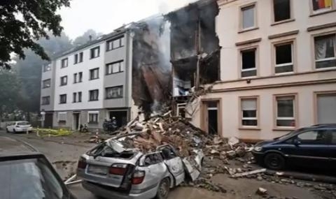 Експлозия в къща във Вупертал, Германия рани тежко петима души.