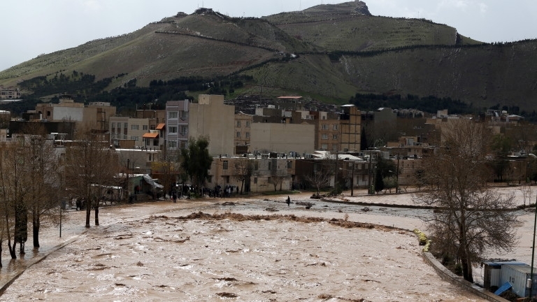 Най-малко 70 души са загинали при наводнение в Иран, предаде