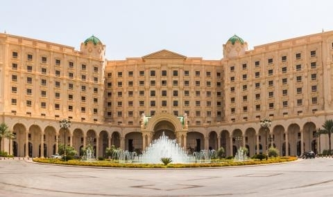 Хотел Ritz Carlton в Рияд който три месеци беше превърнат