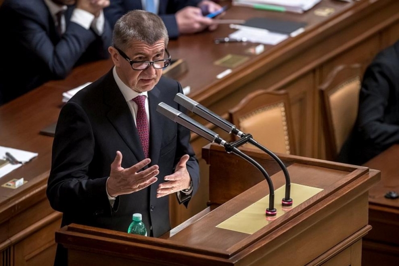 Чешкият премиер Андрей Бабиш поиска от депутатите да снемат парламентарния му