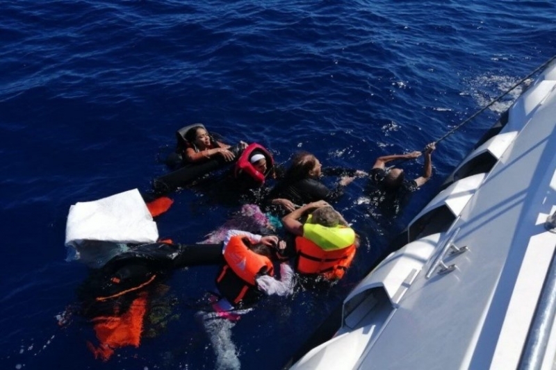 Турция спаси 122 нелегални мигранти в Егейско море. Новината съобщава